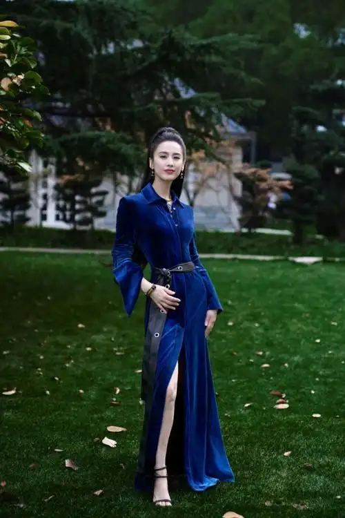 黄圣依出席上海时装周,佩戴的珠宝很吸睛-腾讯新闻