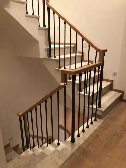 重庆本地做现代极简轻奢铁艺楼梯扶手栏杆