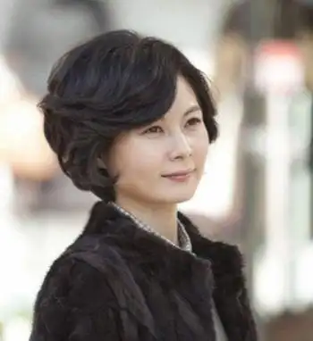 老年女士短发烫发发型设计 适合中老年的短烫发发型图片