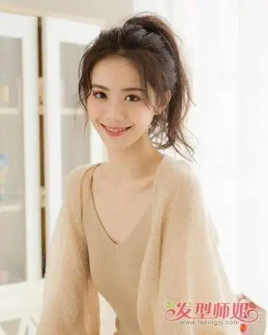 各气质中分发型怎么扎爱美女生这样扎中分发型5