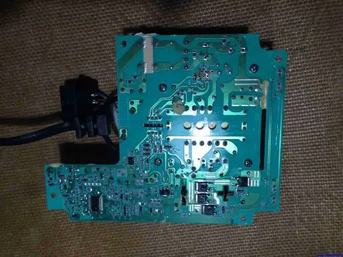 米沃奇充电器输入120改成220输入