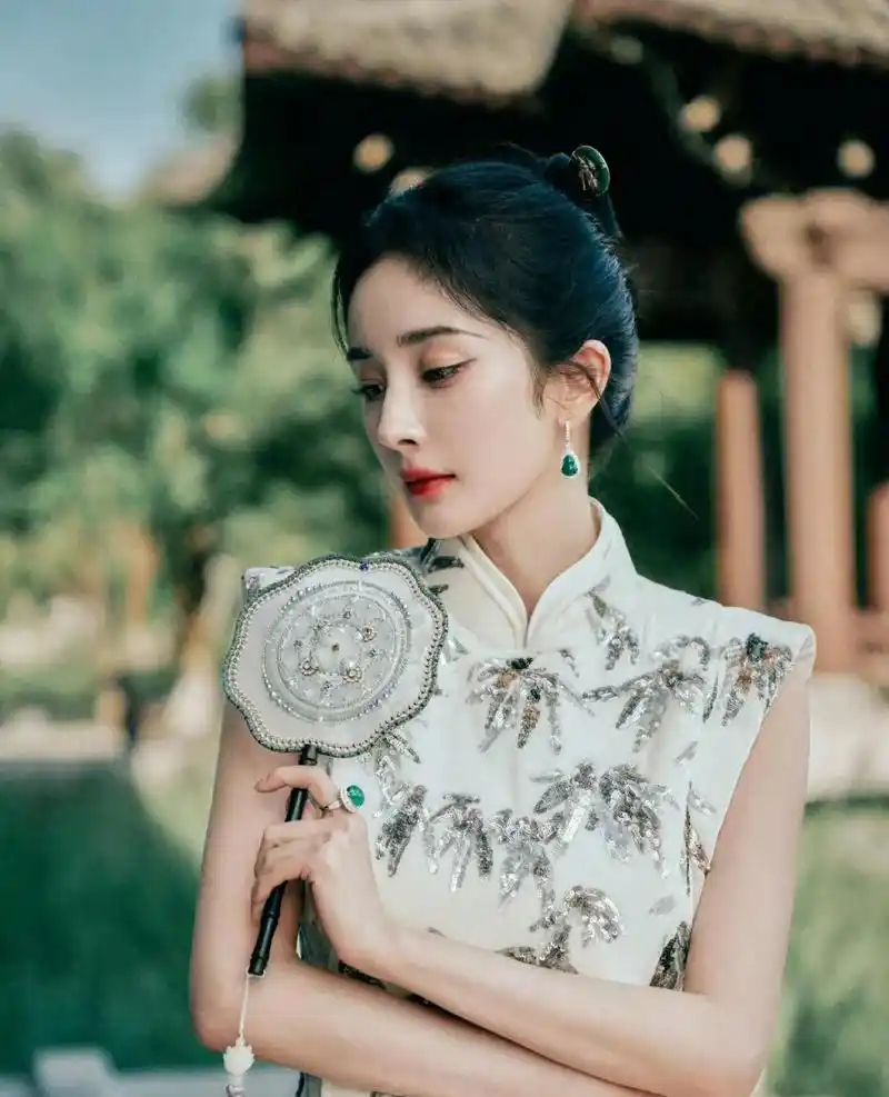 杨幂中国风旗袍写真庆中秋国庆