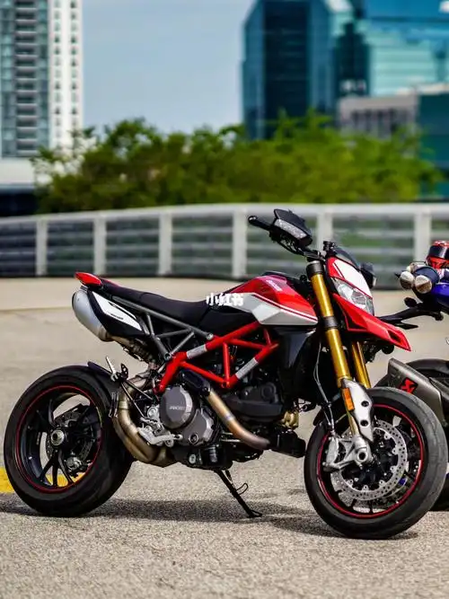 座高890的杜卡迪骇客950sp
