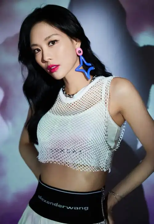 王霏霏性感光影写真图片69