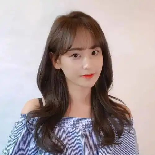 发型改变颜值 来看看这几款好看又显气质的发型_刘海_长发_女生