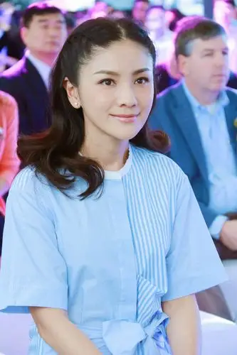 胡可简约范出席活动 亲身传教妈妈的"选衣"哲学