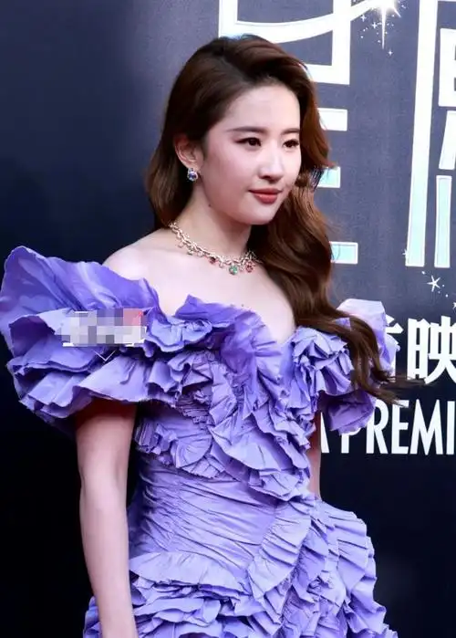 刘亦菲不愧是迪士尼公主穿高定意气风发走红毯珠圆玉润好贵气
