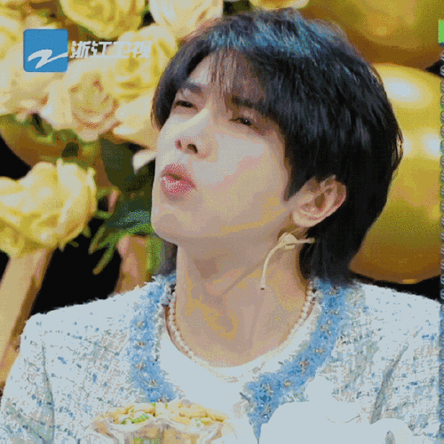 华晨宇演唱会日出场航拍#@华晨宇yu小猫嘟嘴巴,好可爱好可爱好可爱