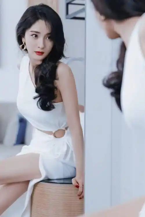 杨幂皮肤美白嫩滑双唇娇嫩欲滴