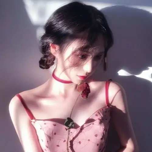 复古小姐姐头像都是第一次做人凭什么我是美女