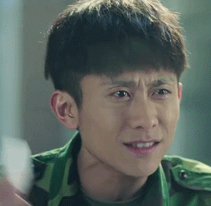 张一山可爱说话迷彩服gif动图_动态图_表情包下载_soogif