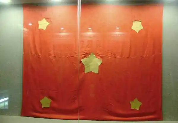 江姐和狱友绣的红旗  资料图