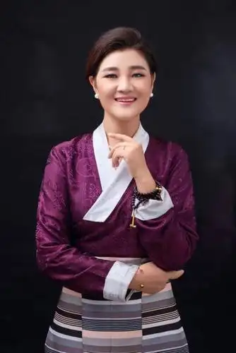 从打工妹到歌唱家!4个男人的努力,成就降央卓玛一个人的传奇