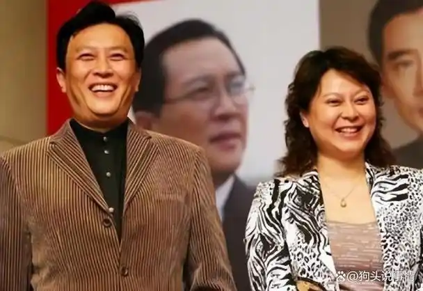 四位情史混乱的"老戏骨",许亚军四婚三离,唐国强抛弃糟糠之妻