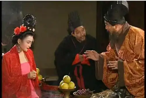 三国演义,貂蝉去董卓府上前,想把初夜送给王允,王允拒绝了_汉朝