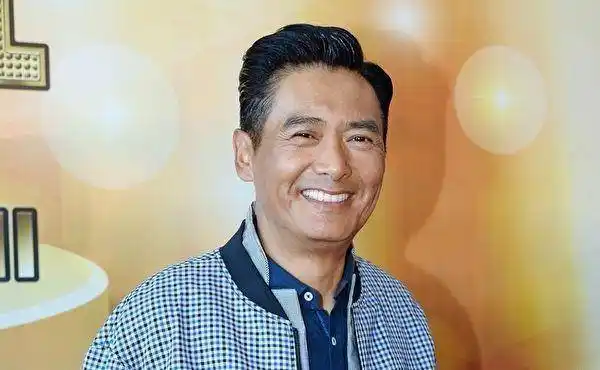 周润发近照曝光现身海鲜市场包裹严实仍被认出