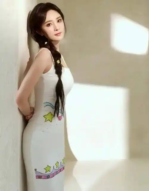 杨幂微博之夜疯狂震撼,全场惊艳,自称最美裙装!_裙子_图案_儿童