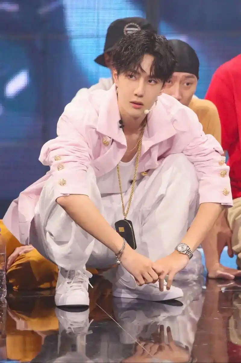 向全世界安利王一博 翻看以前的街舞照片,不管是曾经韩系王子 - 抖音