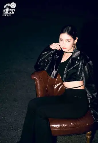 赵粤暗夜皮衣造型性感写真图片99