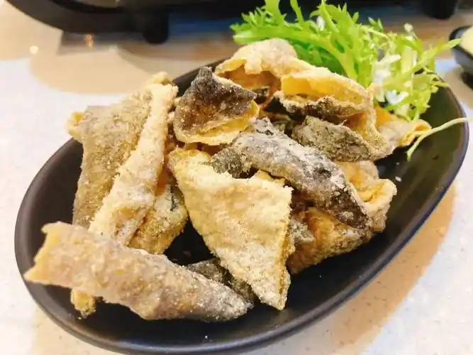 活力烤鱼 干炸蘑菇 网红炸鱼皮 大拌菜 土豆片 .