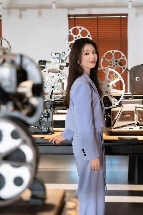 刘涛紫色短款西装##刘涛紫西装好a