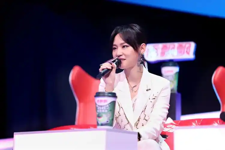 下一站传奇周笔畅 现场"应援"上演反差萌