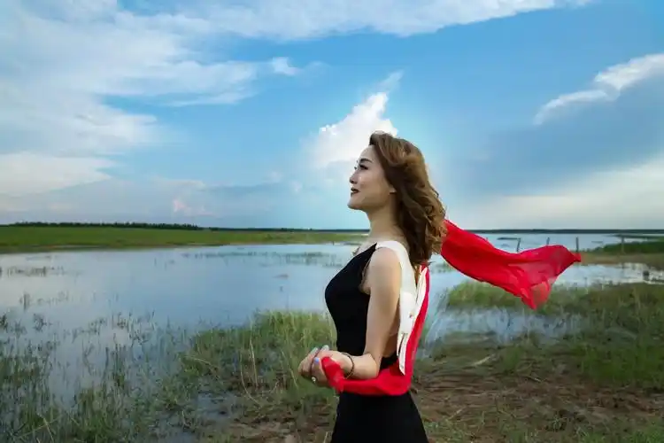 做一个心中有爱;的阳光女人.