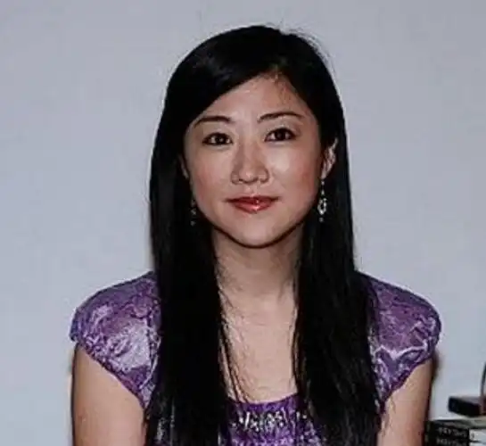 杨蕾遭到丈夫和闺蜜的同时背叛,陷入低谷十年,如今演小品出名