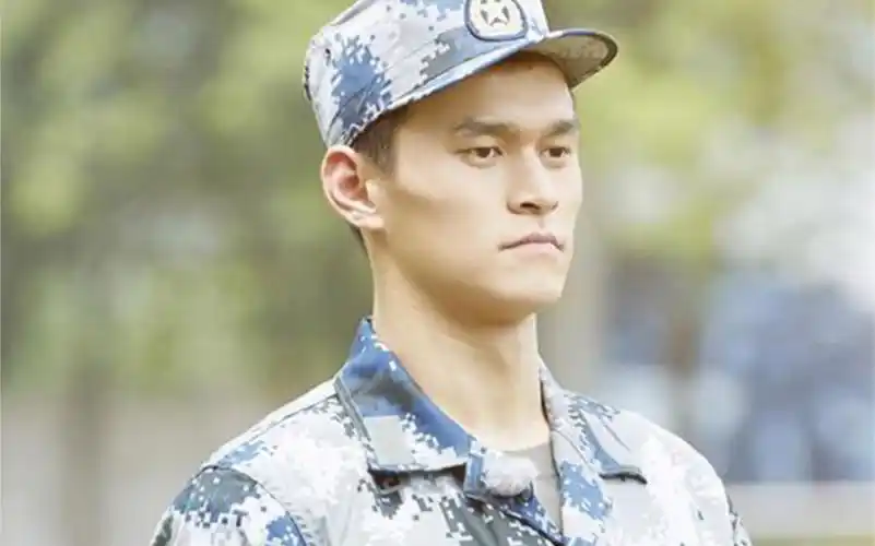 真正男子汉:孙杨为了保护自己双手,不经教官允许擅自离队,他做错了吗?