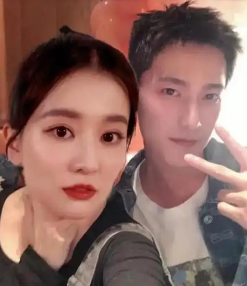 杨洋被曝大瓜!和乔欣谈恋爱点赞前女友张天爱,吃醋聊天记录曝光