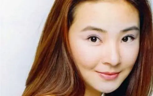 原央视主持不能忍受前夫怪癖离婚,嫁小6岁影帝,49岁生活美满|钱琳琳