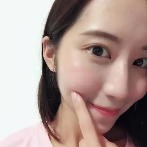 她们像喝了保鲜剂一样,只长岁数不长纹,肌肤紧致细腻,白皙水嫩,很多人