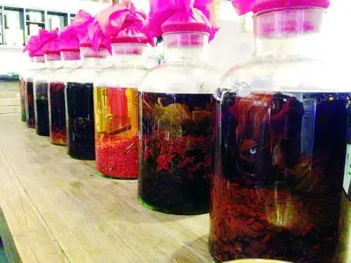 食品安全专家提醒:自配中药泡酒 药酒可能变毒酒