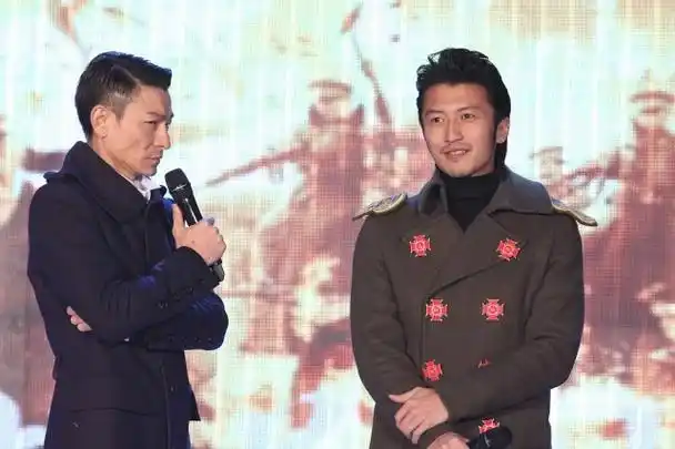 《新少林寺》是由陈木胜执导,刘德华,谢霆锋,成龙,范冰冰,吴京等人