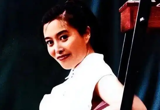 63岁丁嘉丽2段婚姻失败15年只见过女儿两次和孙红雷有段情