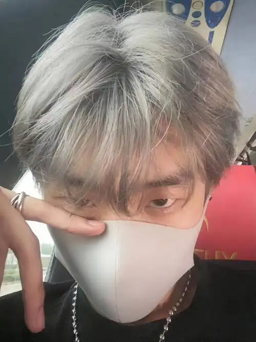 心心念念的青灰色发色终于染上了73