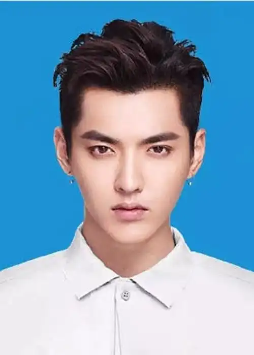 吴亦凡正脸证件照