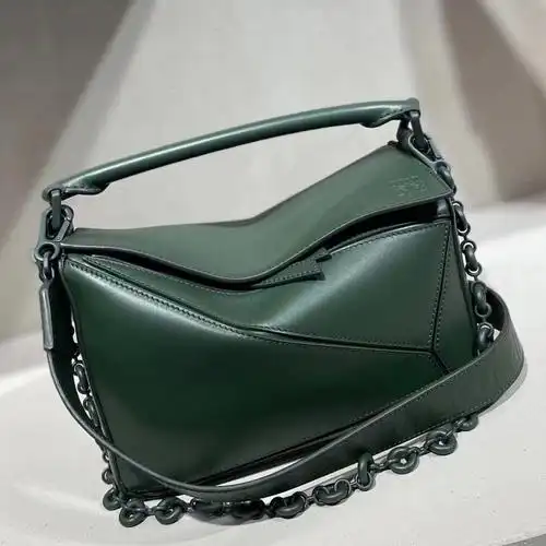 loewe罗意威新款秀款宽肩带puzzle来啦