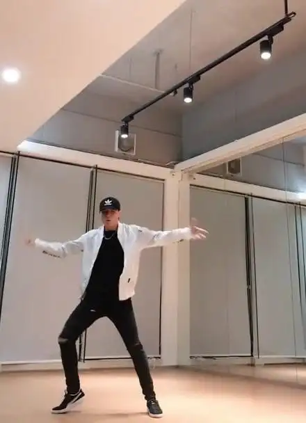 张艺兴舞蹈《mask》!太帅了!