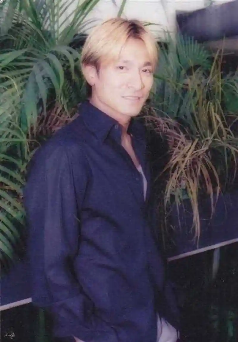 金发造型的刘德华.