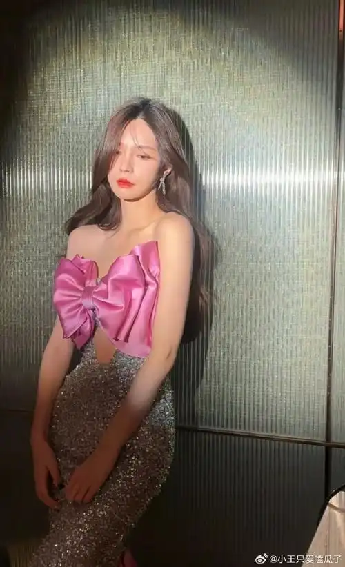 沈梦辰李莎旻子为靳梦佳打call