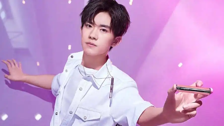 明星风尚易烊千玺壁纸封面图明星风尚 易烊千玺壁纸【7】壁纸于2020