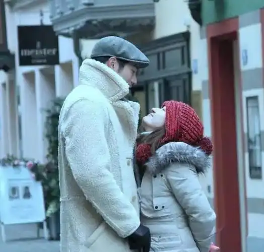 距离产生美,这句亘古名言适用于世间万物,情侣间的身高差,往往也是一