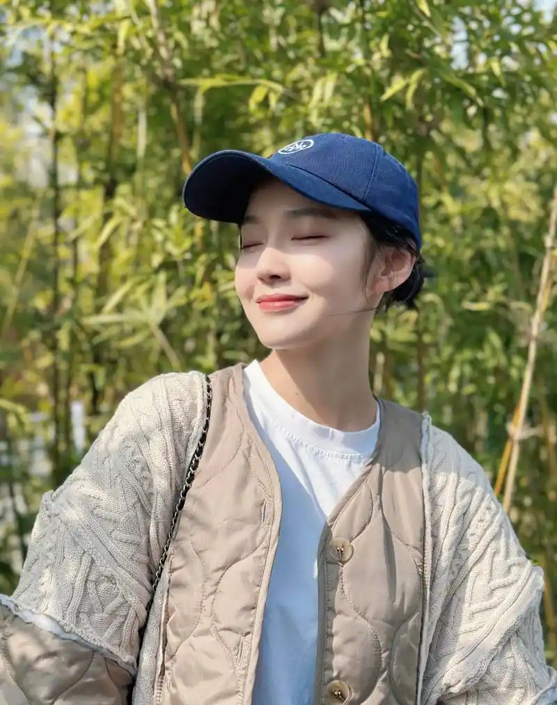 都说张佳宁30几岁像20几岁,看了她新发的生活照的确如此!#张佳宁