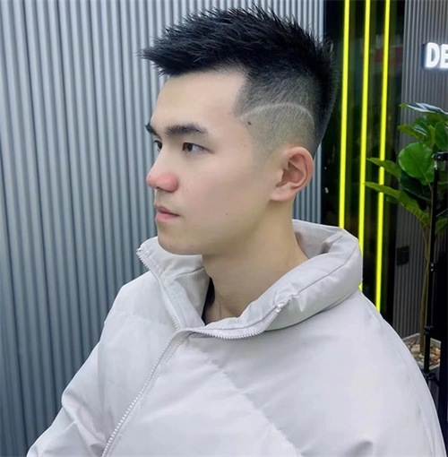 2023发型流行趋势 前刺飞机头太帅了_男士短发 - 美发站