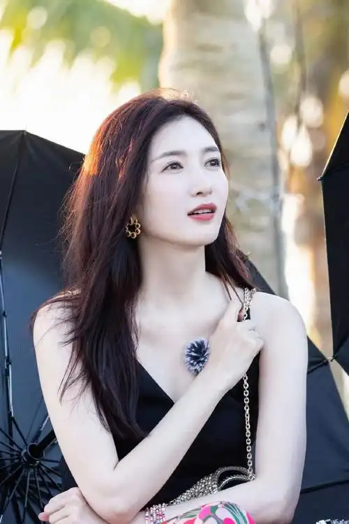 江疏影聊真正的三十而已##王鹤棣王传君江疏影给孙怡过生日