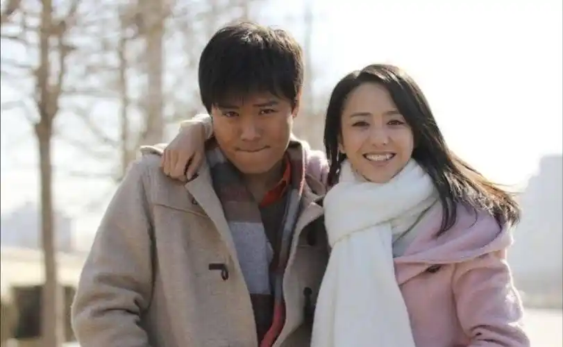 从卑微贤妻到自信女王佟丽娅活得漂亮才是最好的反击