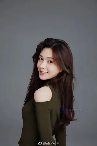 杨倩倩感觉长的还挺漂亮的身材也挺好