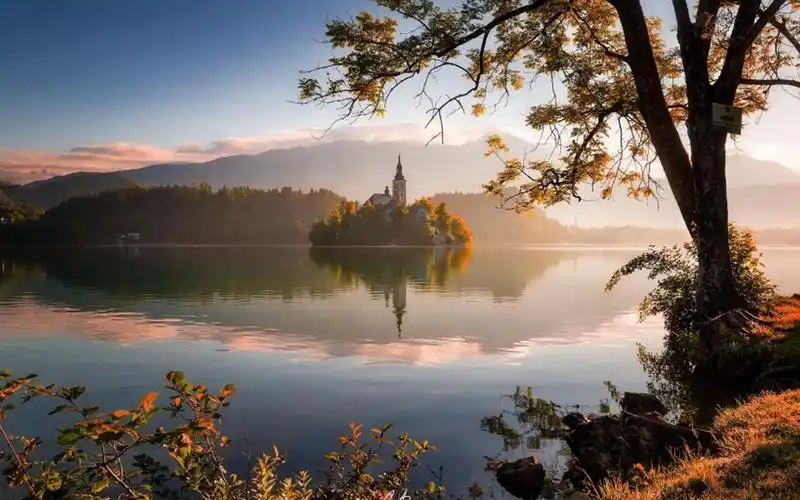 布莱德湖唯美自然风光图片高清壁纸-风景壁纸-手机壁纸下载-美桌网