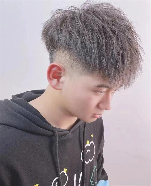 帅气清爽烟花烫 最新男生烫发范本_男生烫发 - 美发站